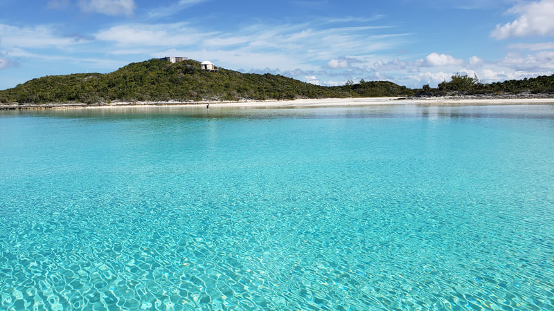 Clear water at Saddle Cay